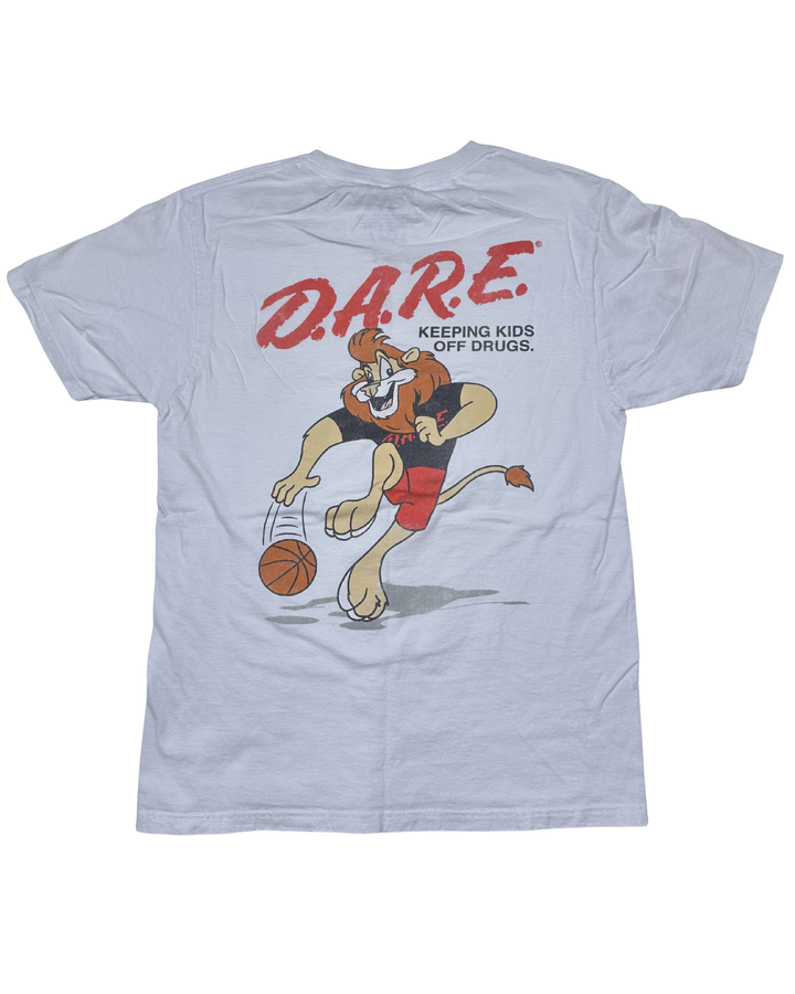 D.A.R.E. Keeping Kids Off Drugs Basketball Graphic T-Shirt (small)
